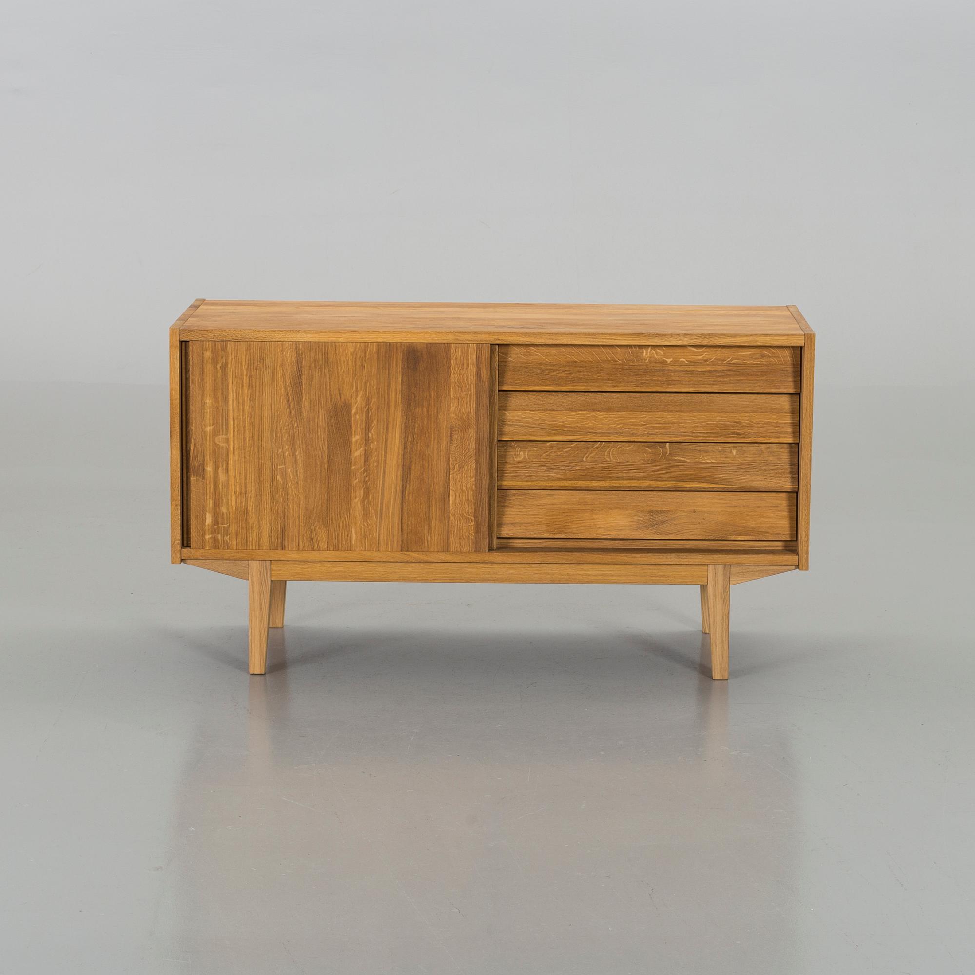 SIDEBOARD, ek, "Rekord" design Nils Troedsson, Troeds, 2000-tal.