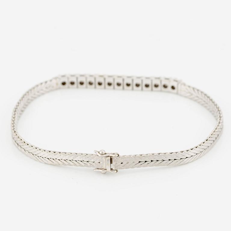 Bracelet in 18K white gold with brilliant-cut diamonds.