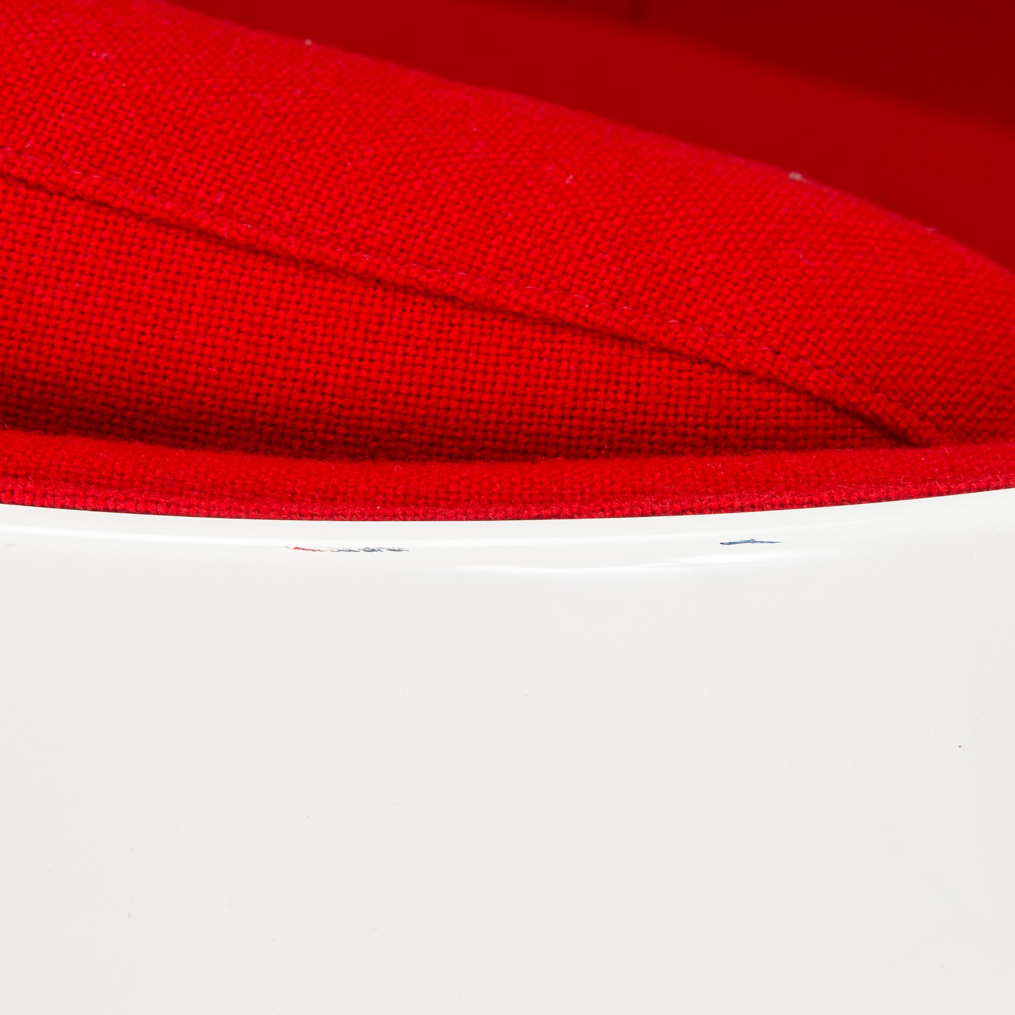 Eero Aarnio, "Pallotuoli" erikoisversio Asko 100 vuotta, Eero Aarnio Originals, 2010-luku.