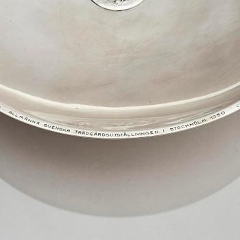 Two sterling silver bowls with handles, Atelier Borgila, designed by Erik Fleming, Stockholm 1930.