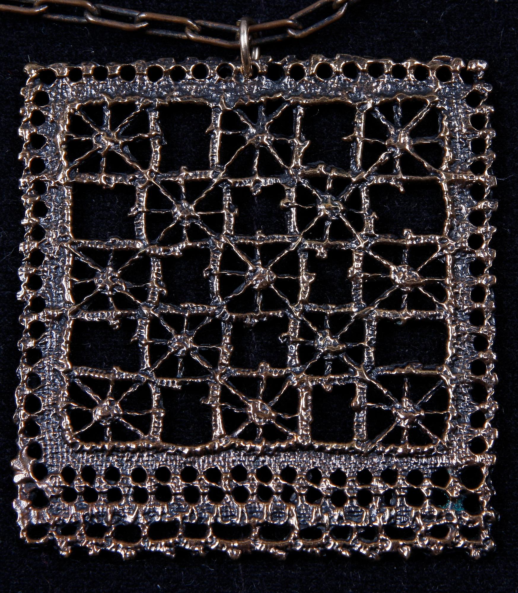 HALSSMYCKE, mässing, Pentti Sarpaneva, 1960/70-tal.