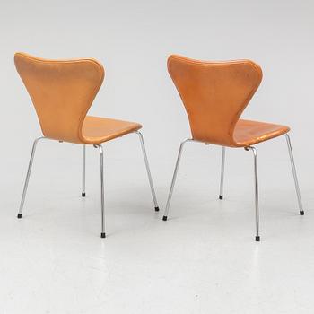 ARNE JACOBSEN, STOLAR, 2 st, "Sjuan", Fritz Hansen, 1988/1992.