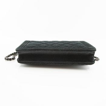 Chanel, väska "Boywallet on chain".