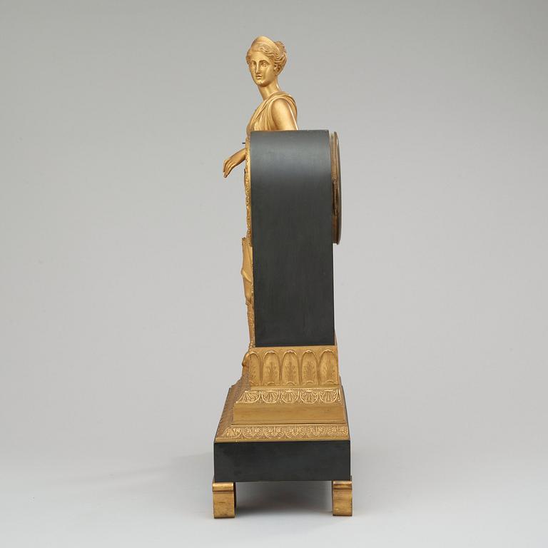 BORDSPENDYL. Frankrike, 1800-talets början. Empire.