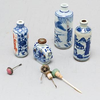 Eight Chinese blue and white porcelain snuff bottles, 20th century.