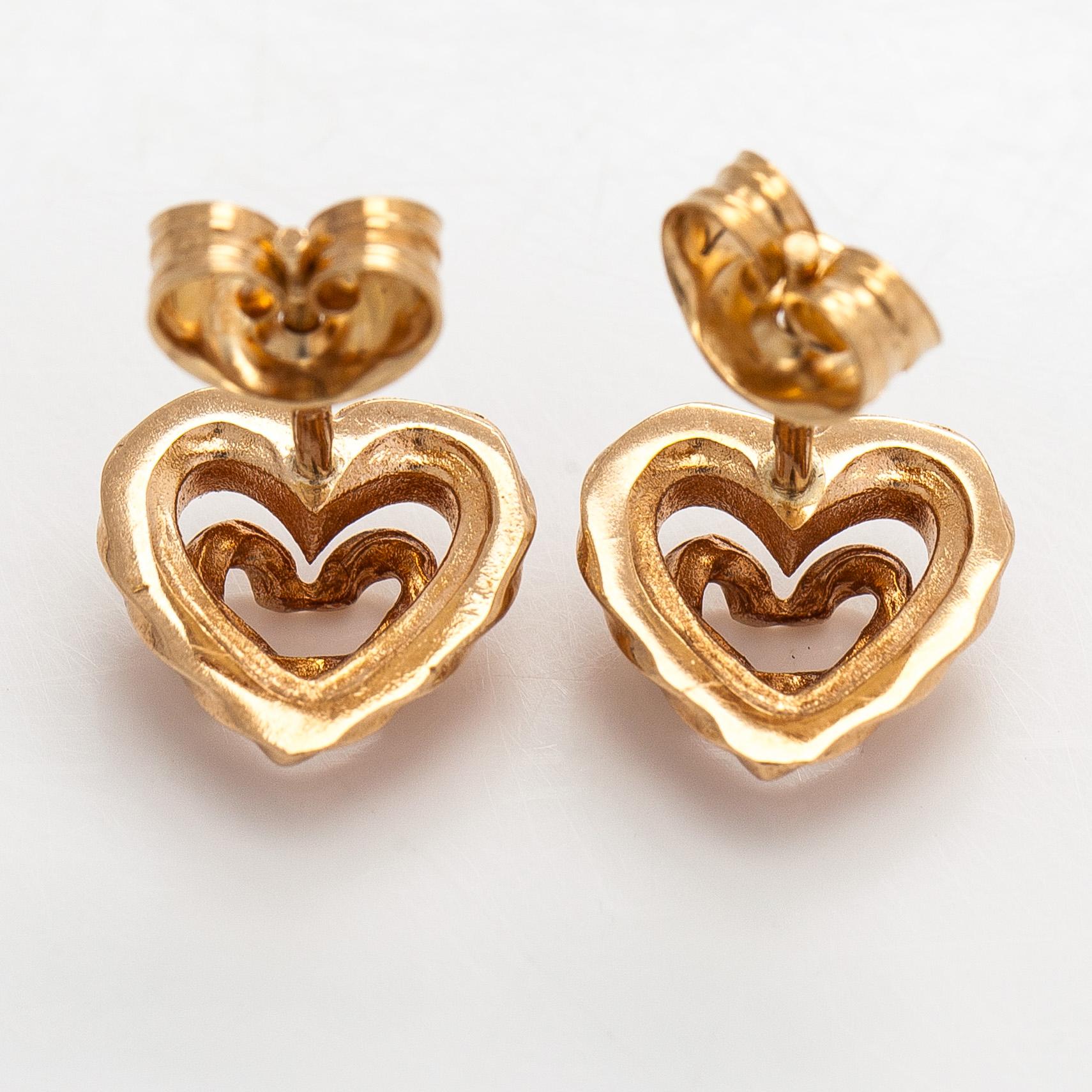 Kalevala Koru, earrings, “Talon sydän”, 14K gold.
