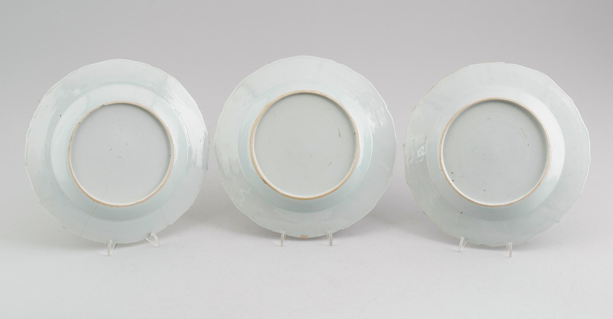 TALLRIKAR, 3 st, porslin, Kina, Qianlong 1736-1795.