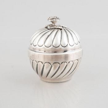 Box/bowl with lid, silver, 20th Century.