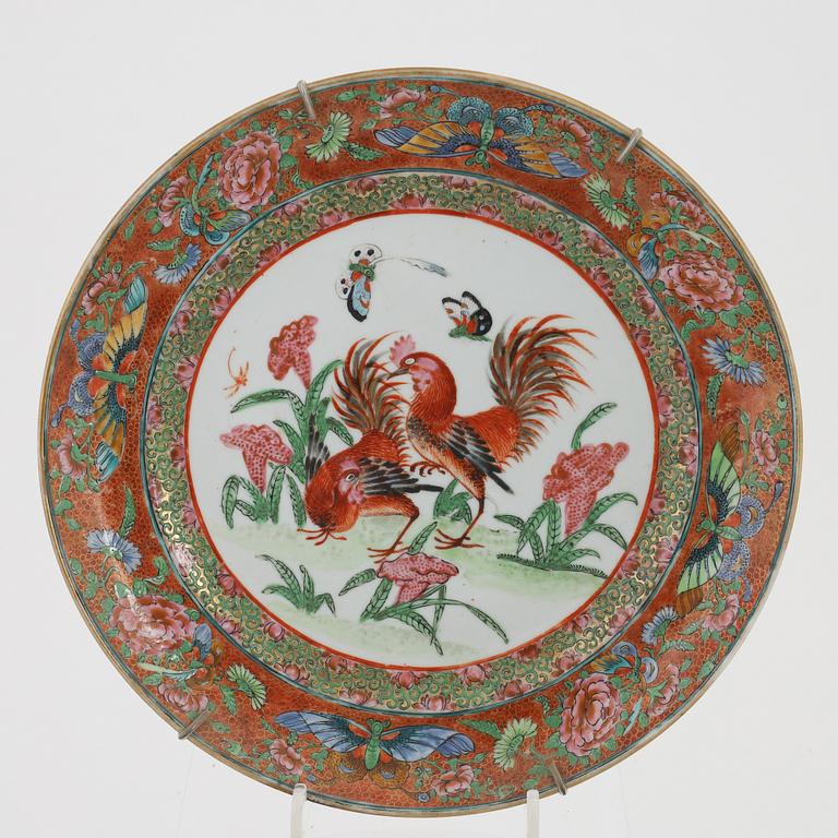Five Chinese plates (4+1), Canton, mid 19th Century.
