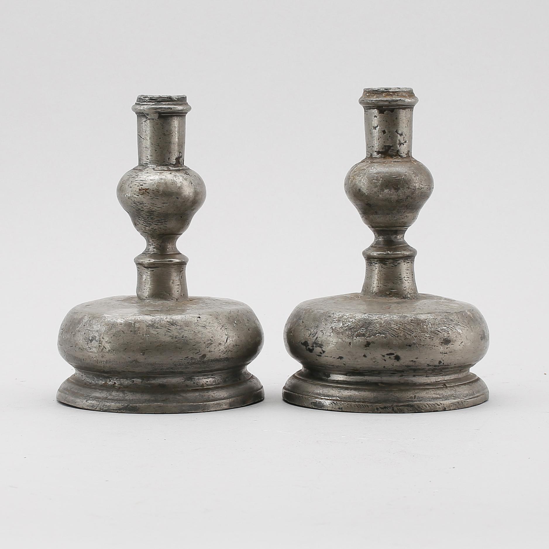 LJUSSTAKAR, 1 par, tenn, barock, 1600-tal.