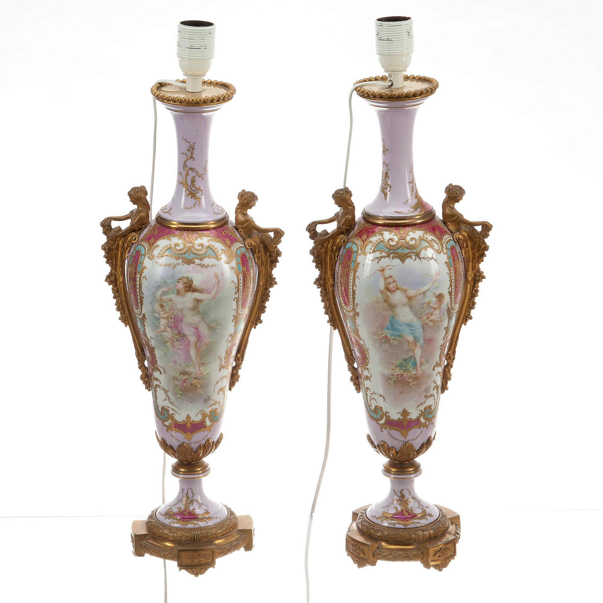 BORDSLAMPOR / URNOR ett par, Mellaneuropa, ca 1900.