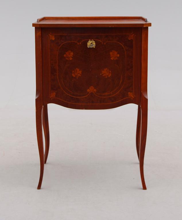 BESTICKSCHATULL, 1900-talets mitt.