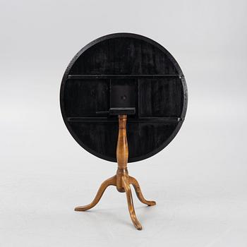 A burr alder tilt-top table, Mälardalen, circa 1800.