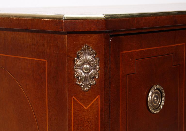 BYRÅ, gustaviansk stil, 1800-tal.