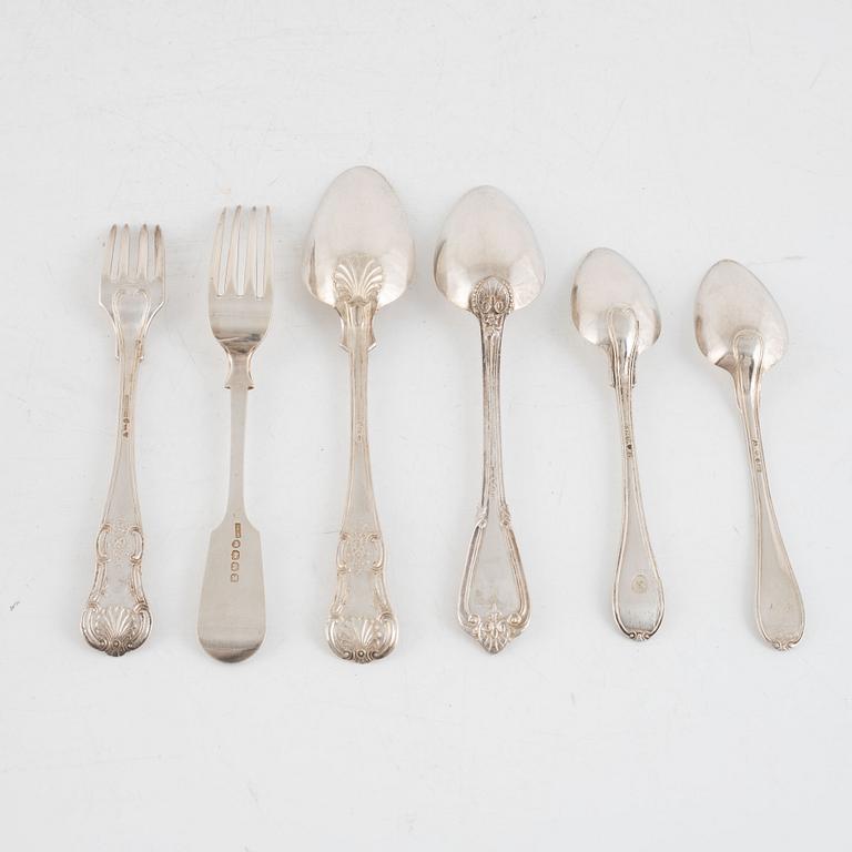 Silver cutlery in various models, including "Gammal Fransk" (23 pieces).