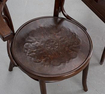 BORD SAMT KARMSTOL, stol märkt Thonet. 1900-tal.