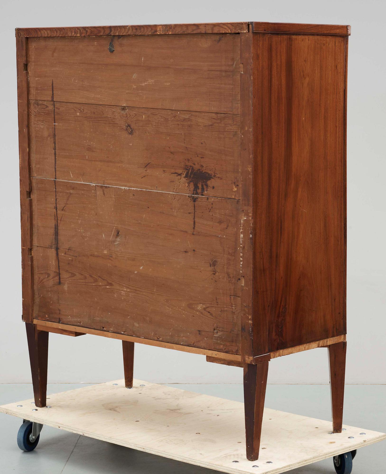 CHIFFONJÉ, sengustaviansk, sekelskifte 1700/1800-tal.