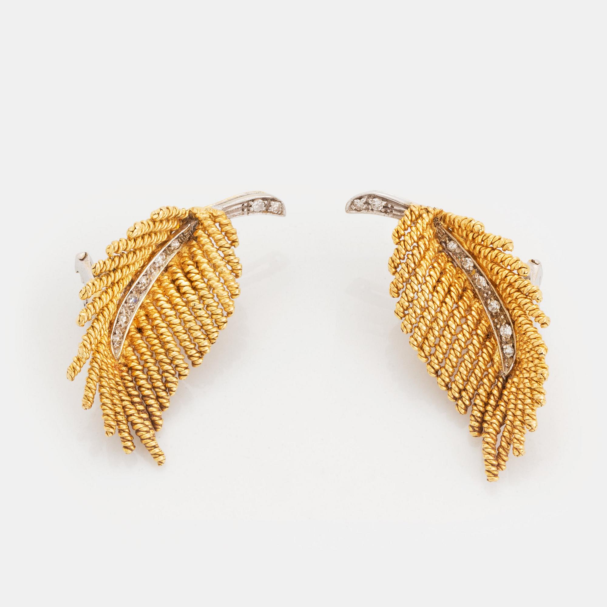 Ett par örhängen 18K guld med åttkantslipade diamanter.