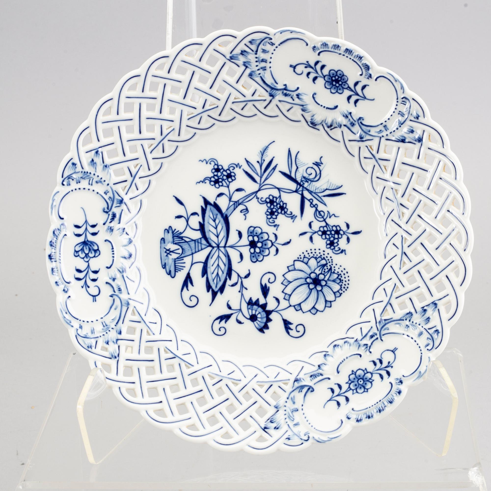 SERVISDELAR, 19 st, porslin, "Lökmönstret", Meissen, Tyskland,