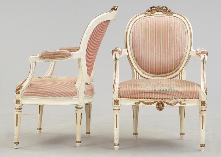 KARMSTOLAR, ett par, gustaviansk stil, 1900-talets första hälft.