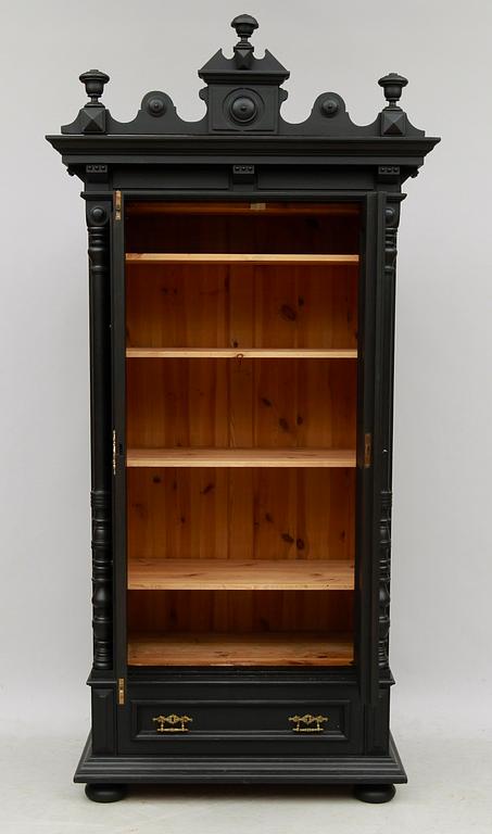 KLÄDSKÅP, 1800-talets andra hälft.