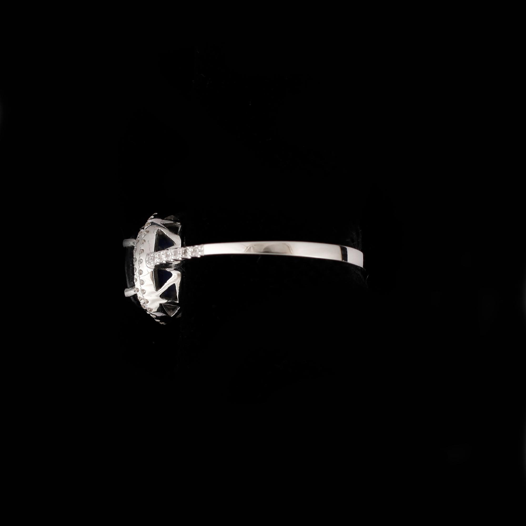 RING, 14k vitguld med safir ca1,75ct och diamanter tot ca 0,38ct. Vikt 3,3g.