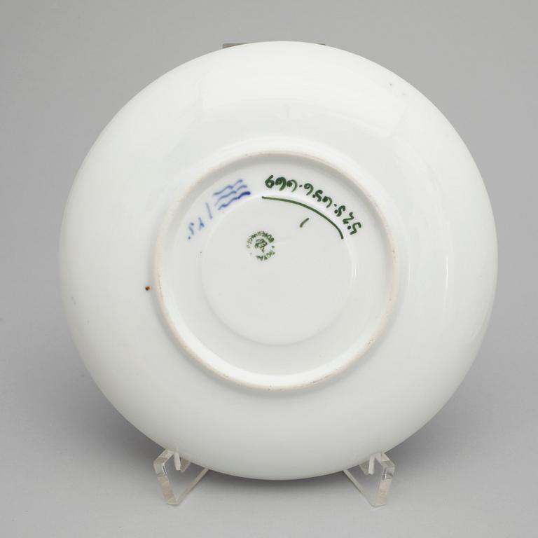 SERVISDELAR, 27 delar, "Musselmalet", Royal Copenhagen, 1900-talets.