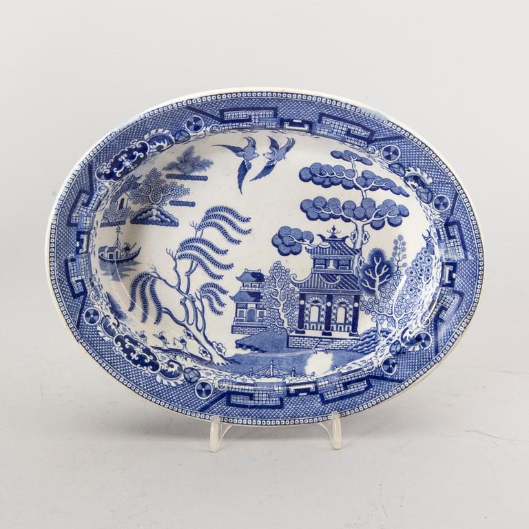 UPPLÄGGNINGSFAT, flintgods bl.a. Stafford-shire, 10 delar, 1900-tal.