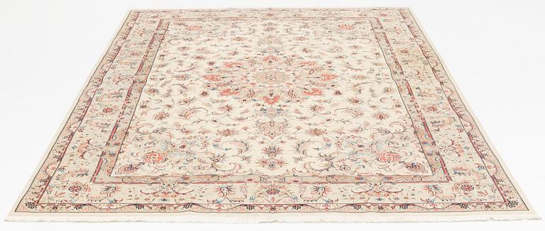 Matta, Täbris part silk, so called 50 Radj, 299 x 198 cm.