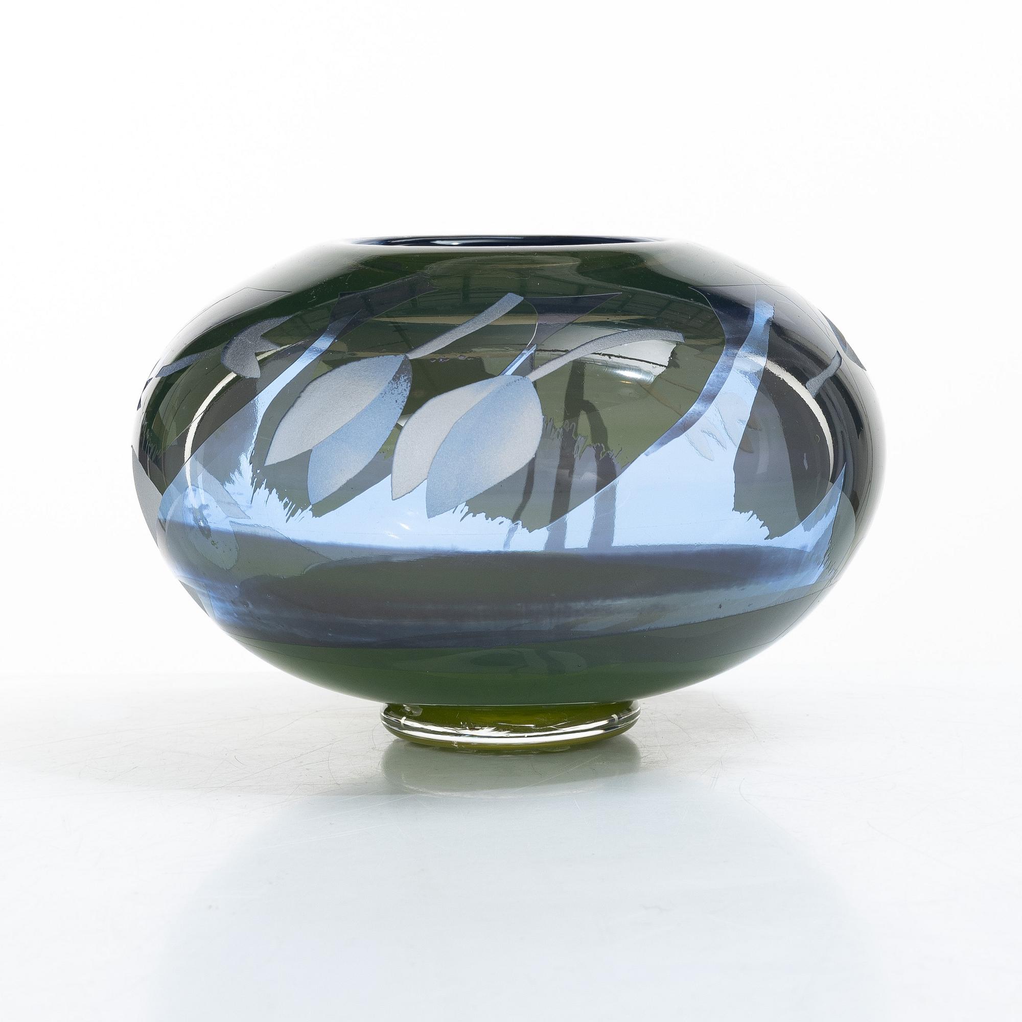 Ann Wärff, a glass vase, Sweden, signed, 1980.