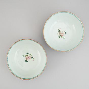 A pair of famille rose bowls, Qing dynasty, Qianlong (1736-95).