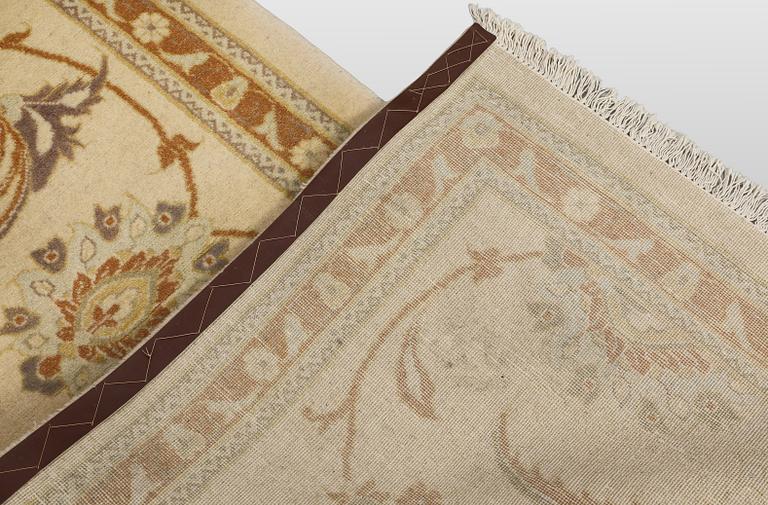 A runner carpet, Tabriz, 398 x 81 cm.