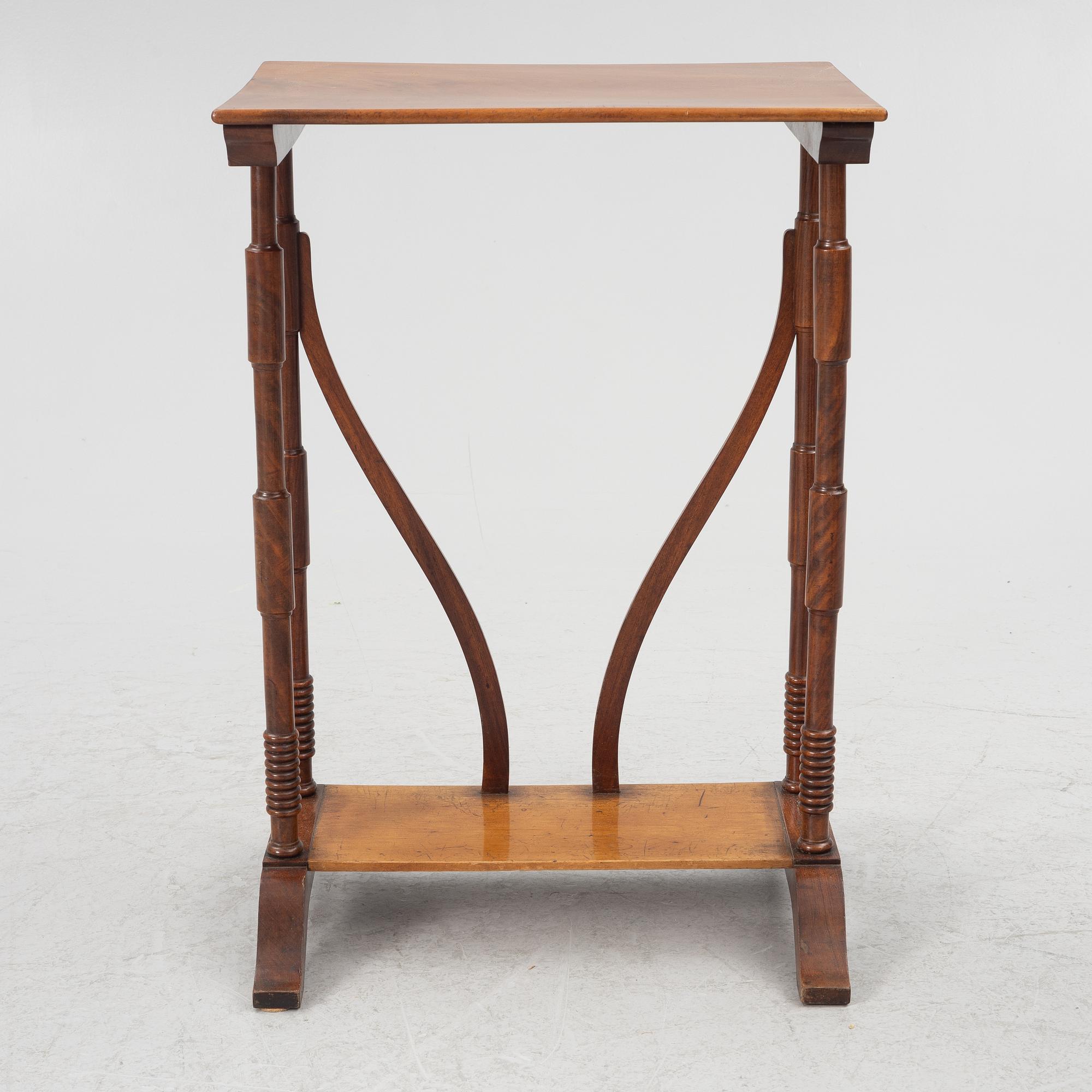 A nesting tabletable, 4 pieces, 19th century.
