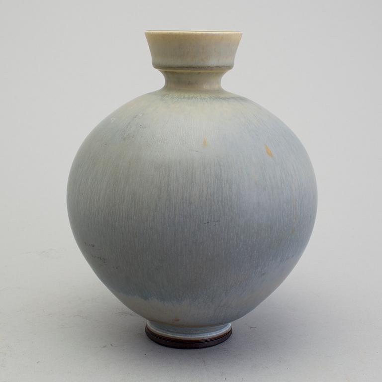 BERNDT FRIBERG, vas i stengods, Gustavsberg studio 1977.