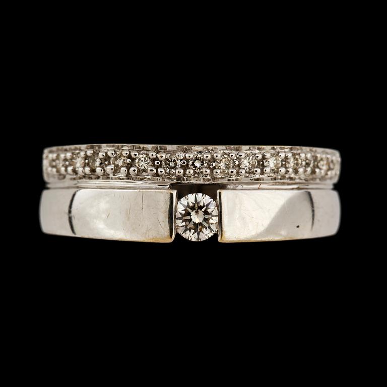 RING, 18k vitguld med 16 briljantslipade diamanter tot ca 0.25 ct. Vikt 6 g.