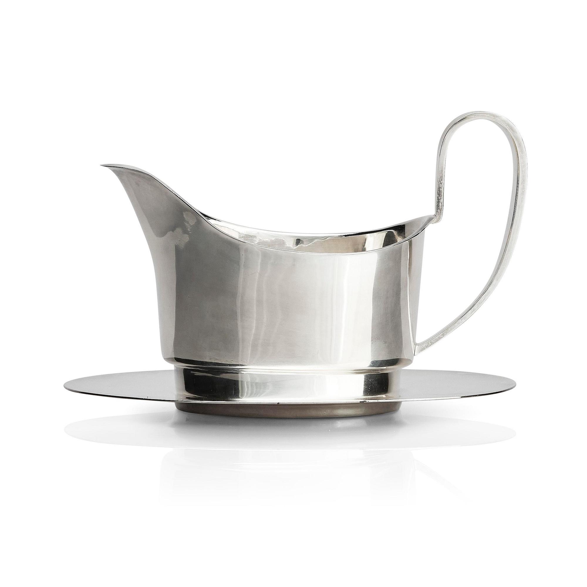Claës E. Giertta, a silver sauce bowl with a dish, mark of Claës Giertta, Stockholm 1963.