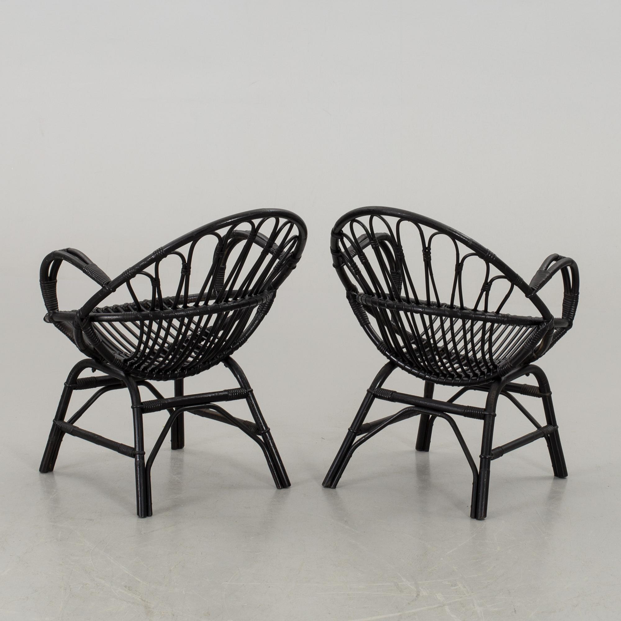 KORGSTOLAR, ett par.