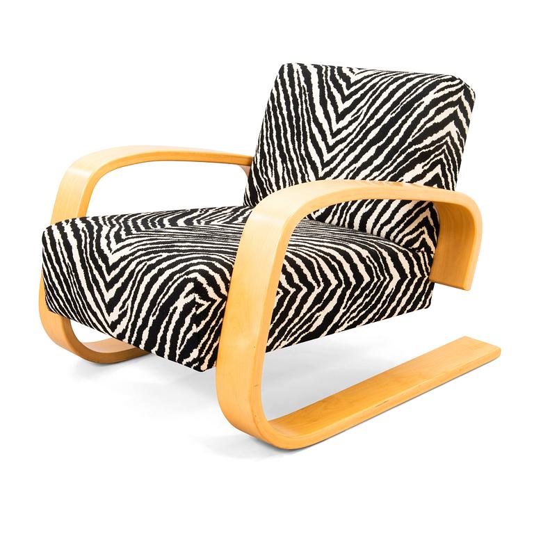 ALVAR AALTO, an early 1990's '400' armchair for Artek.