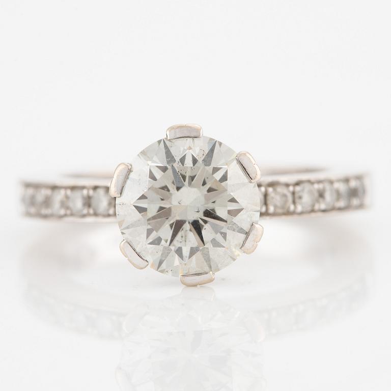 Ring, 14K vitguld med briljantslipad diamant.