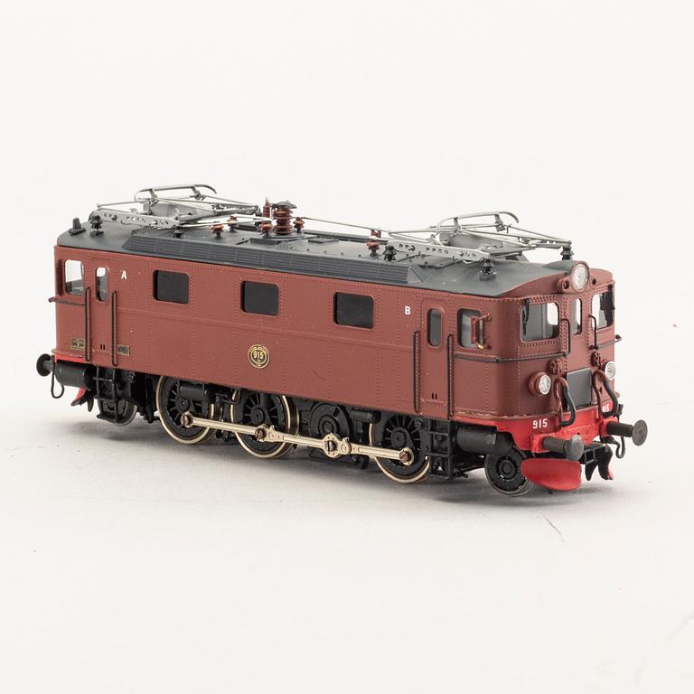 An electric locomotive litt Da-915 from Jeco.