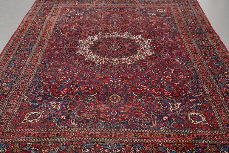 Matta, antik/semiantik Meshed, ca 336,5 x 229,5 cm.