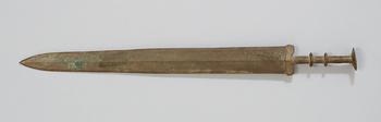 A bronze sword, presumably late Warring States period.