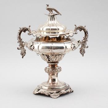 STRÖSOCKERSKÅL, silver, Gustaf Möllenborg, Stockholm 1842. Vikt ca 825 gram.