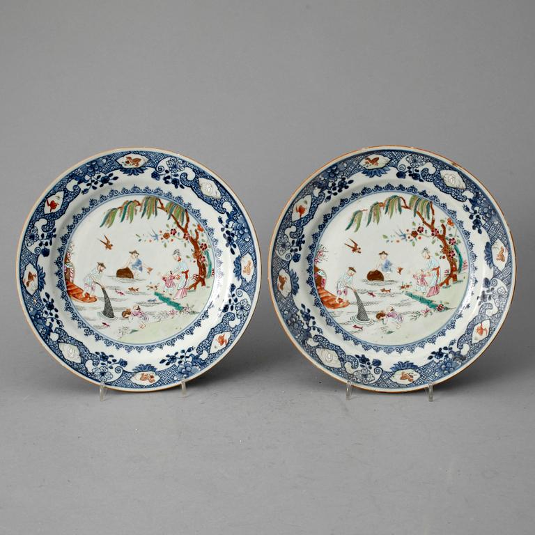 TALLRIKAR, ett par, porslin, Kina, 1700-tal.