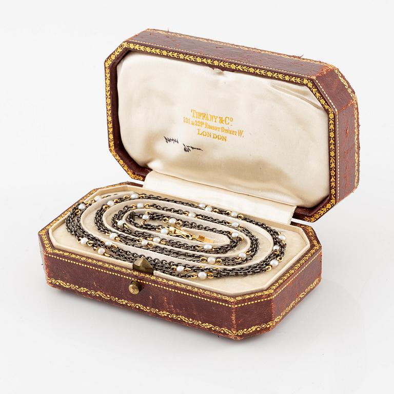 An 18K gold and iron necklace with pearls, late 19th century.