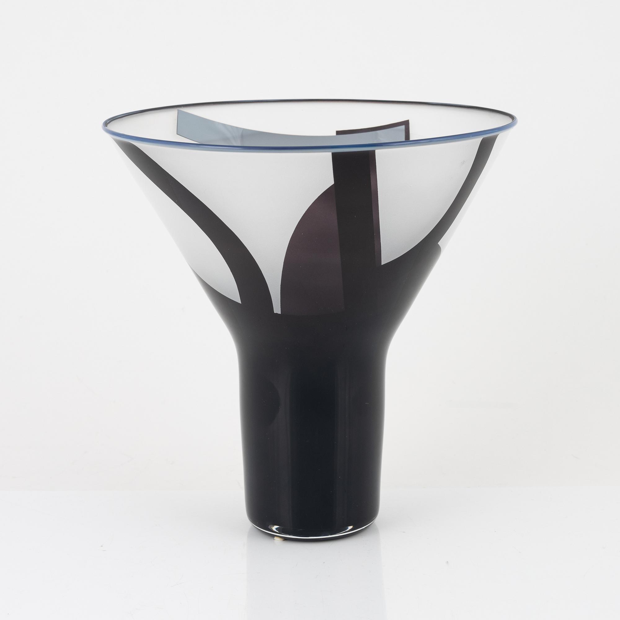 Klas-Göran Tinbäck, a unique vase, executed in his own studio, 1996.