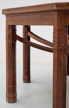 A Swedish Art Noveau mahogany dinner table with eight chairs, Kullman & Larsson, Malmö 1914.