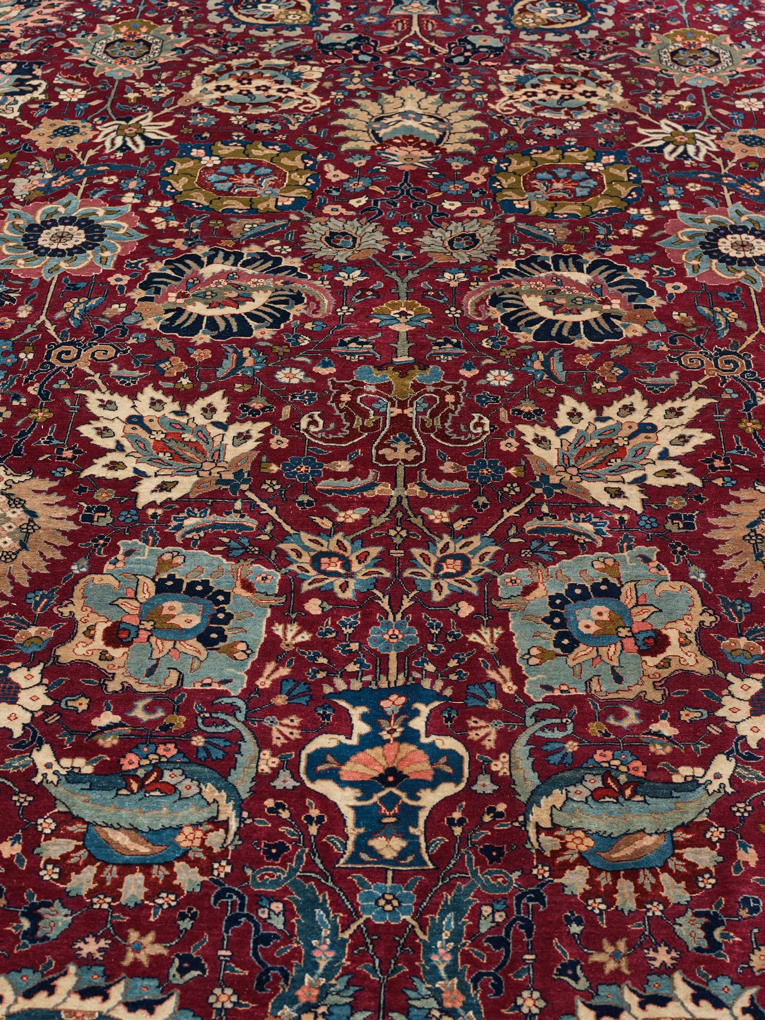 Matto, semi-antique Tabriz, ca 413,5 x 328,5 cm.