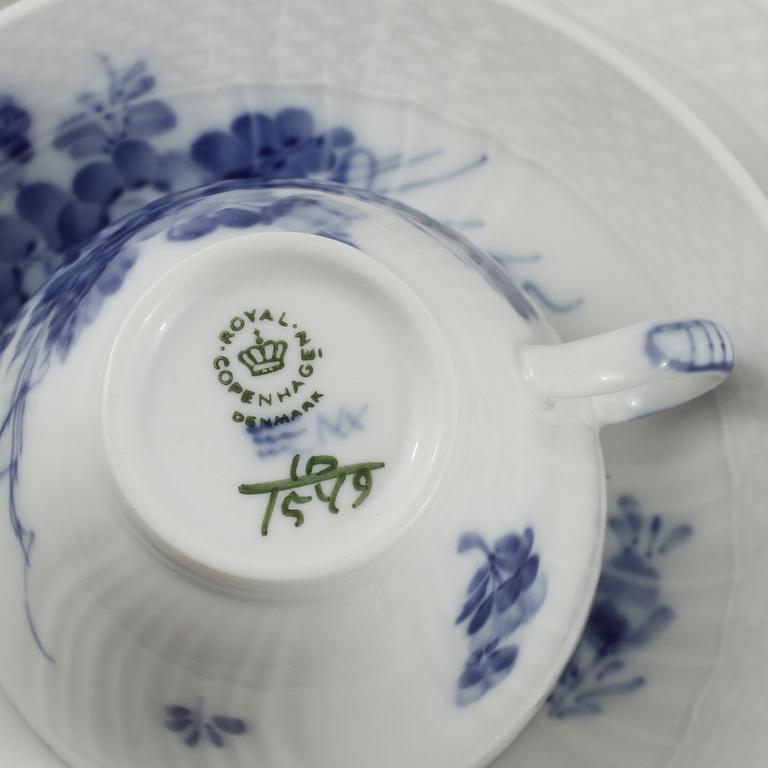 KAFFESERVISDELAR, 35 st, porslin, "Blå Blomst", Royal Copenhagen, Danmark, 1900-talets andra hälft.