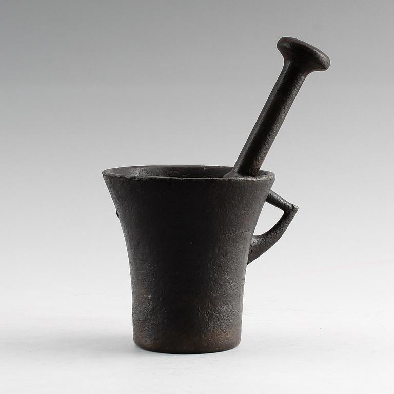 MORTEL MED STÖT, järn, sannolikt 1700-tal.